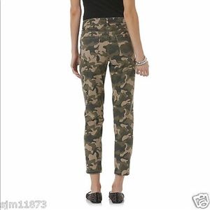 BONGO Pants - On trend camo crops BONGO Pants - On trend camo crops